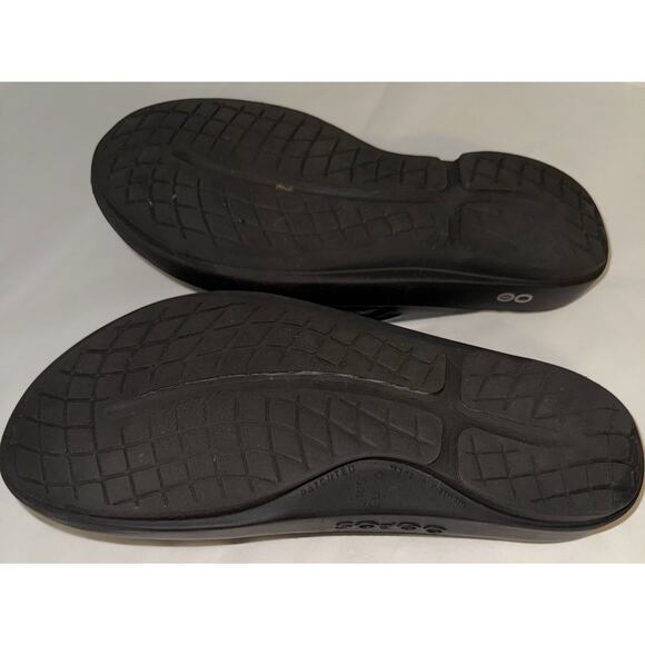 OOFOS Black Flip Flop Thong Sandals Recovery Footwear Size Medium Used - Picture 2 of 4